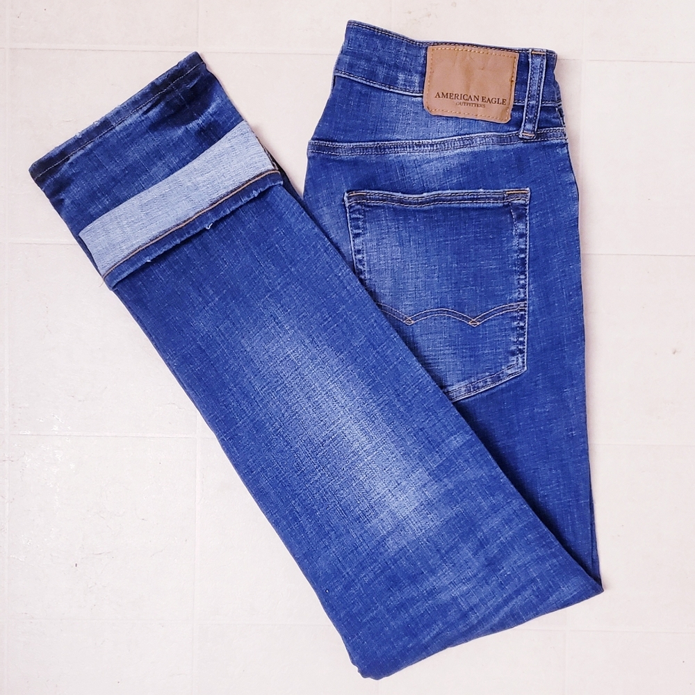 Like new 32 America Eagle slim straight jeans